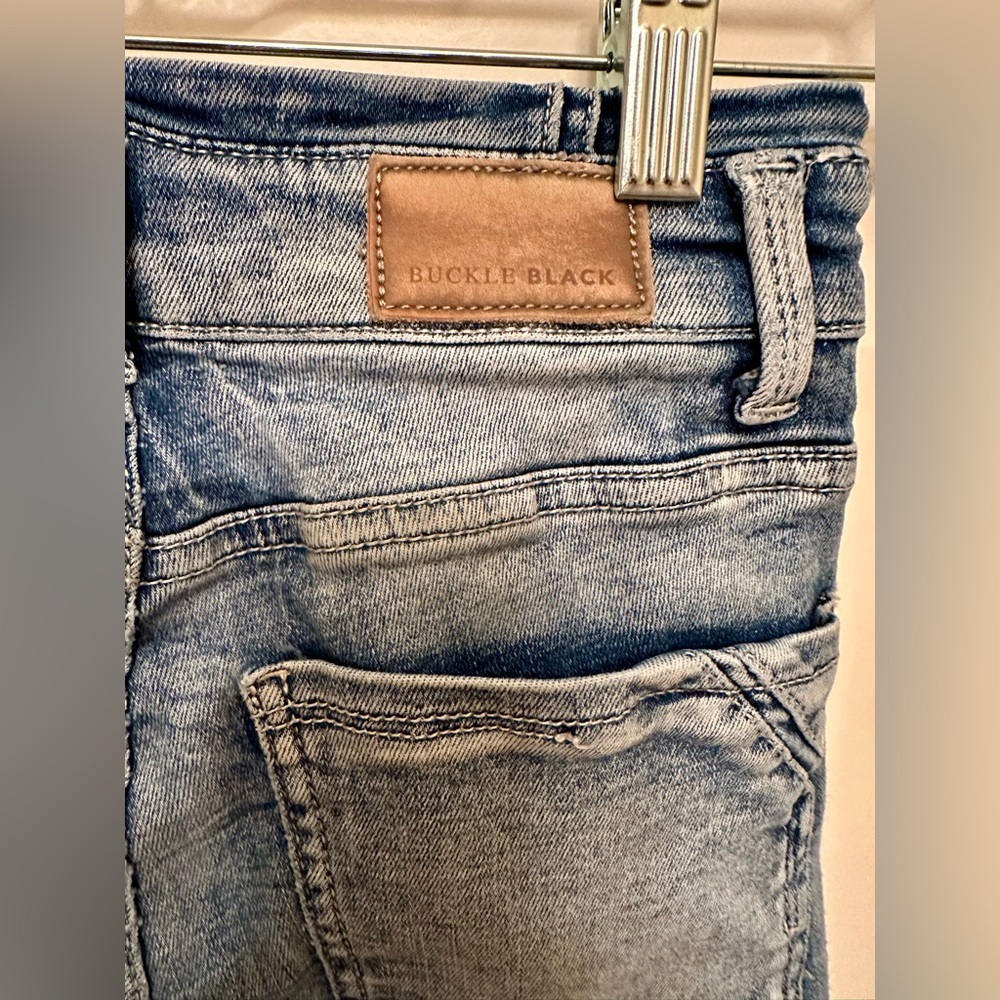 Buckle Black Skinny Jeans Size 25 Cropped Ankle Length-Distressed Raw Hem - Picture 3 of 7